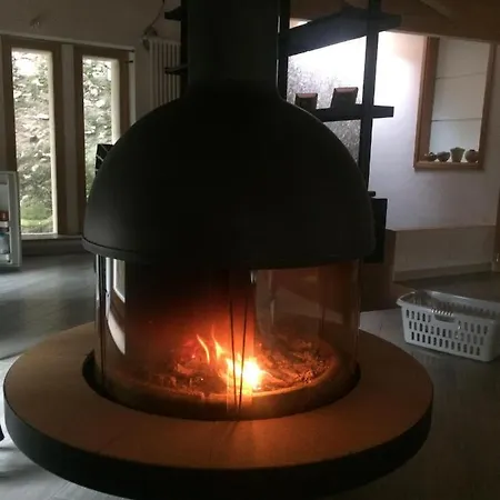 La Casa Sulla Collina Del Castello Breno