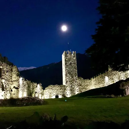 La Casa Sulla Collina Del Castello Breno