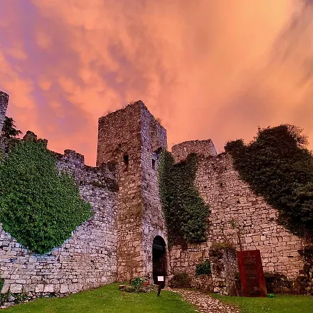 La Casa Sulla Collina Del Castello